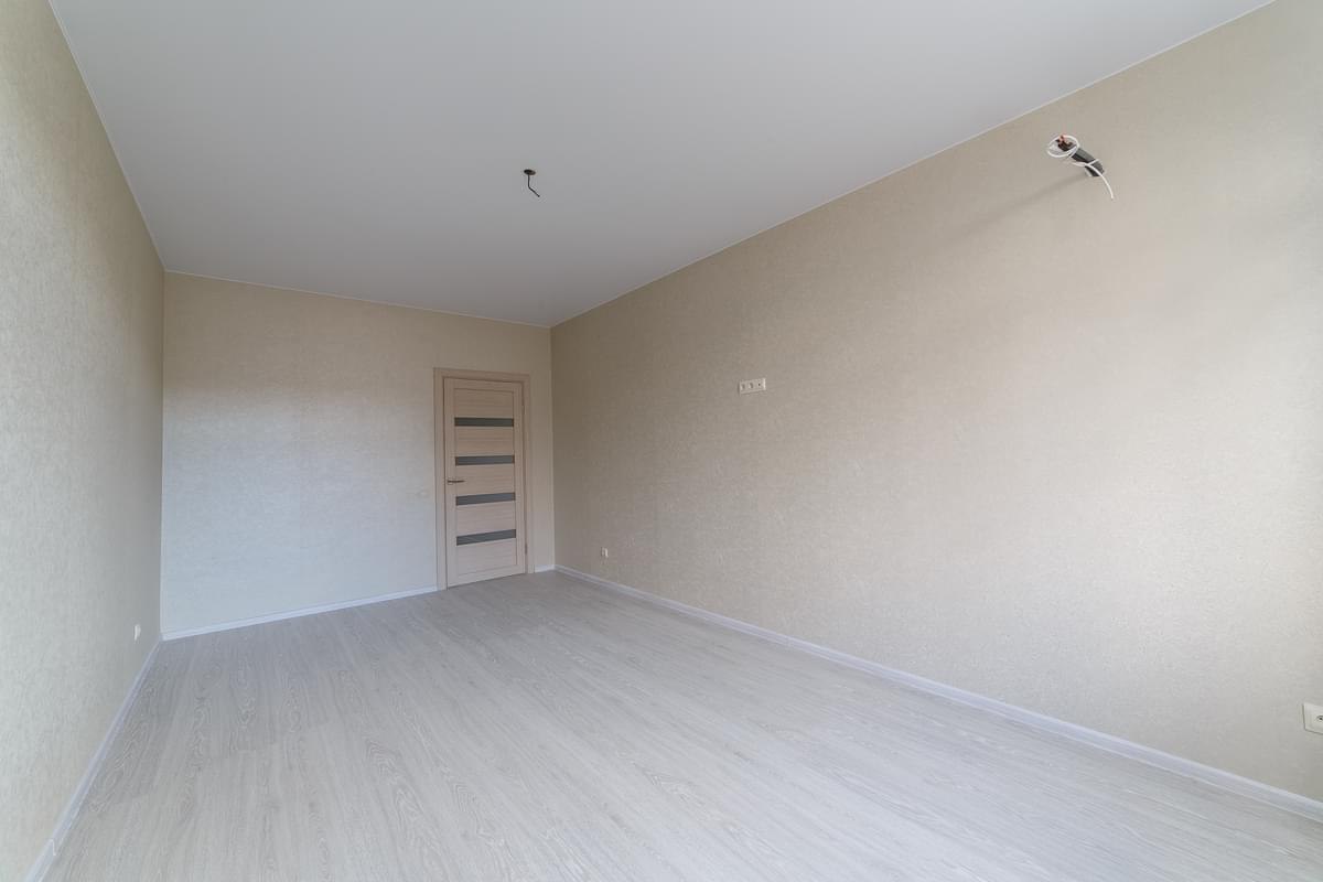 До — голые стены